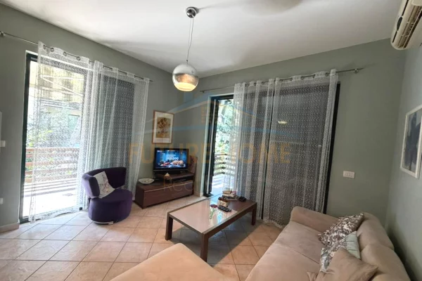 Shtepi ne shitje Apartament ne Durres, 3+1, Mobilimi Pjeserisht e mobiluar, Pagesa 360,000  Euro.