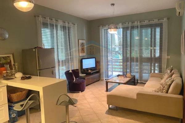 Shtepi ne shitje Apartament ne Durres, 3+1, Mobilimi Pjeserisht e mobiluar, Pagesa 360,000  Euro.