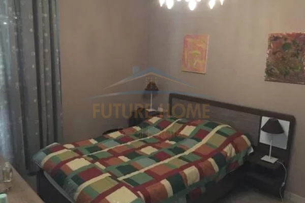 Shtepi ne shitje Apartament ne Durres, 3+1, Mobilimi Pjeserisht e mobiluar, Pagesa 360,000  Euro.