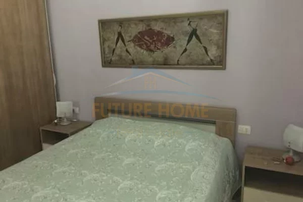 Shtepi ne shitje Apartament ne Durres, 3+1, Mobilimi Pjeserisht e mobiluar, Pagesa 360,000  Euro.