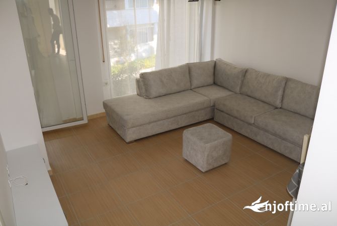 Shtepi ne shitje Apartament ne Durres, 2+1, Mobilimi E mobiluar, Pagesa 187,000  Euro.