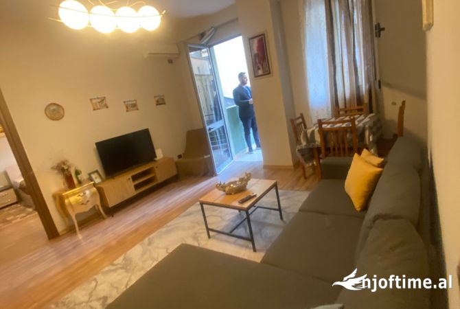 Shtepi me qera 2+1 ne Tirane - 650 Euro