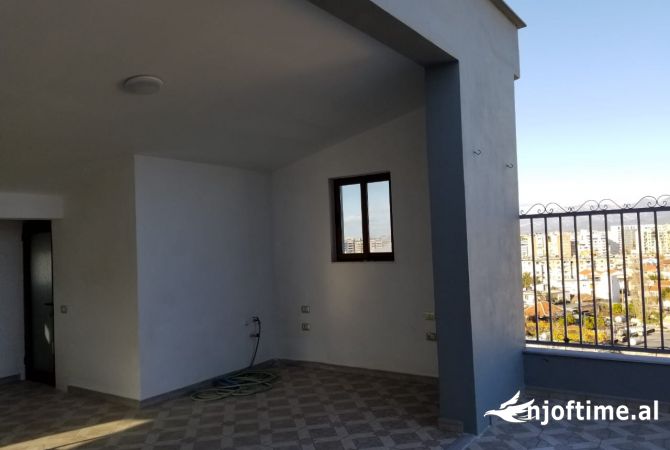 Shtepi ne shitje 3+1 ne Tirane - 750,000 Euro