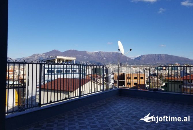 Shtepi ne shitje Shtepi Private ne Tirane, 3+1, Mobilimi E mobiluar, Pagesa 750,000  Euro.