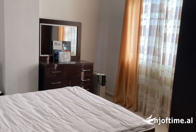 Shtepi me qera Apartament ne Tirane, 2+1, Mobilimi E mobiluar, Pagesa 500  Euro.