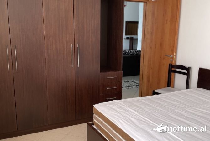 Shtepi me qera Apartament ne Tirane, 2+1, Mobilimi E mobiluar, Pagesa 500  Euro.