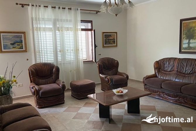 Shtepi me qera Apartament ne Tirane, 2+1, Mobilimi E mobiluar, Pagesa 50,000  Leke.