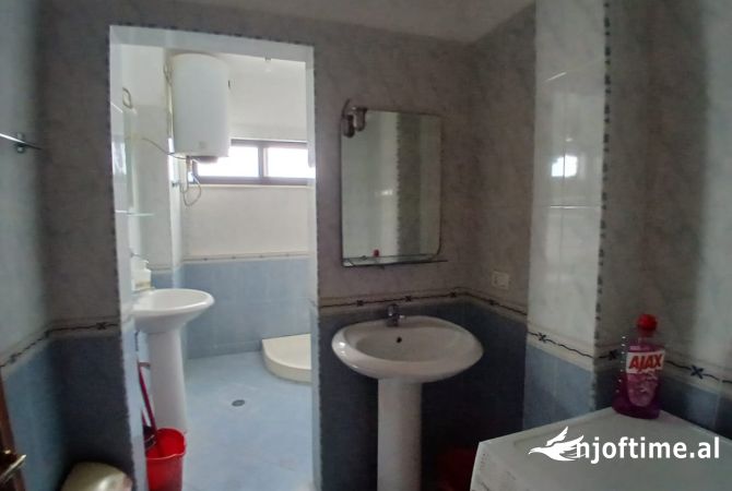 Shtepi me qera Apartament ne Tirane, 2+1, Mobilimi E mobiluar, Pagesa 60,000  Leke.