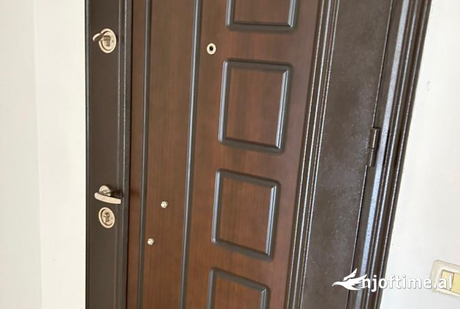 Shtepi me qera Apartament ne Tirane, 2+1, Mobilimi Pjeserisht e mobiluar, Pagesa 30,000  Leke.