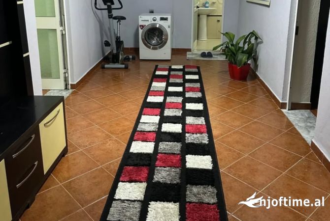 Shtepi me qera Shtepi Private ne Tirane, 2+1, Mobilimi E mobiluar, Pagesa 400  Euro.