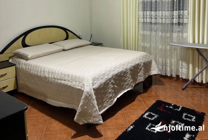 Shtepi me qera Shtepi Private ne Tirane, 2+1, Mobilimi E mobiluar, Pagesa 400  Euro.