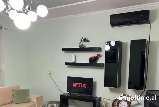 Shtepi me qera Shtepi Private ne Tirane, 2+1, Mobilimi E mobiluar, Pagesa 400  Euro.