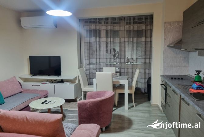 Shtepi me qera Apartament ne Tirane, 2+1, Mobilimi E mobiluar, Pagesa 550  Euro.