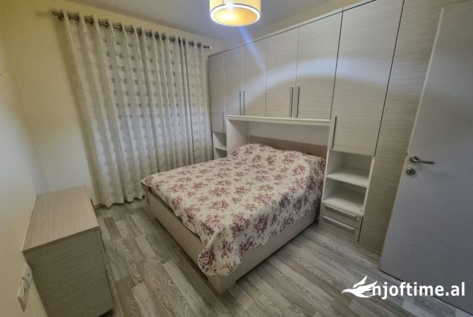 Shtepi me qera Apartament ne Tirane, 2+1, Mobilimi E mobiluar, Pagesa 550  Euro.