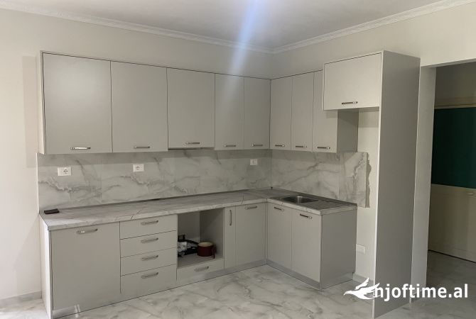 Shtepi me qera Shtepi Private ne Tirane, 2+1, Mobilimi Pjeserisht e mobiluar, Pagesa 28,000  Leke.