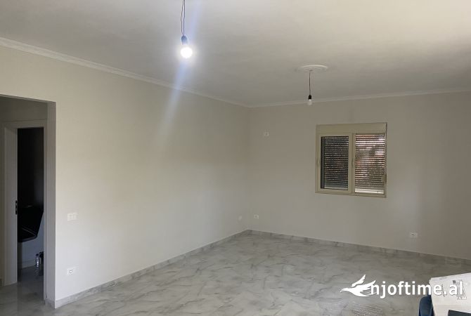 Shtepi me qera Shtepi Private ne Tirane, 2+1, Mobilimi Pjeserisht e mobiluar, Pagesa 28,000  Leke.