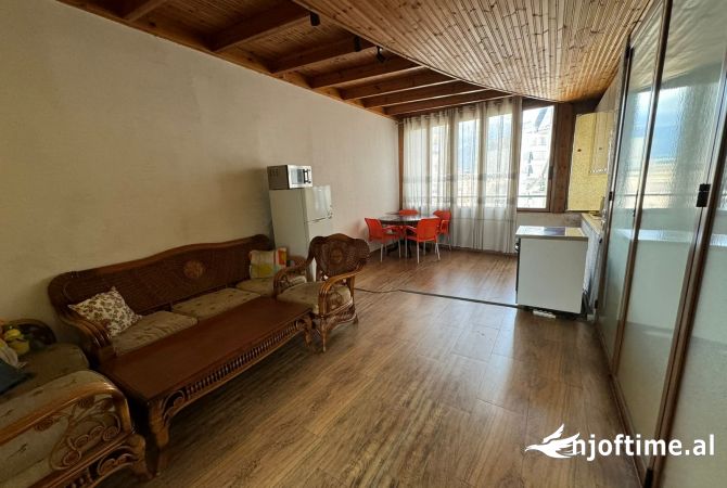 Shtepi me qera 2+1 ne Tirane - 800 Euro