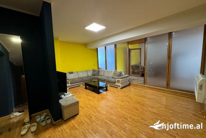 Shtepi me qera Apartament ne Tirane, 2+1, Mobilimi E mobiluar, Pagesa 800  Euro.