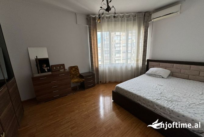 Shtepi me qera Apartament ne Tirane, 2+1, Mobilimi E mobiluar, Pagesa 800  Euro.
