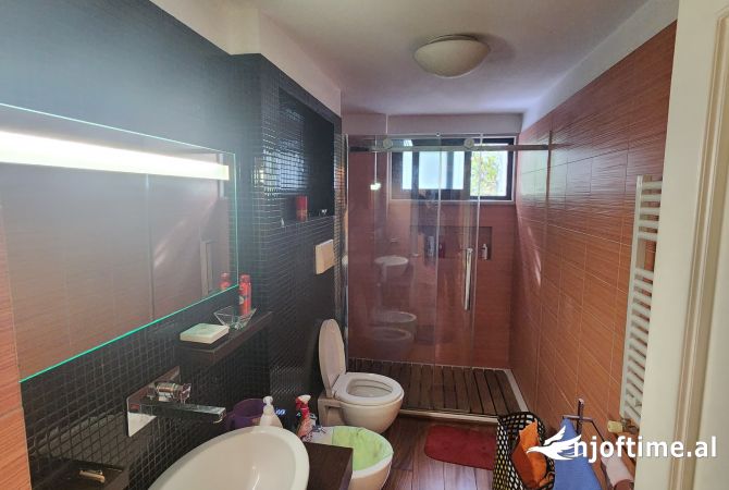 Shtepi me qera Apartament ne Tirane, 2+1, Mobilimi E mobiluar, Pagesa 900  Euro.