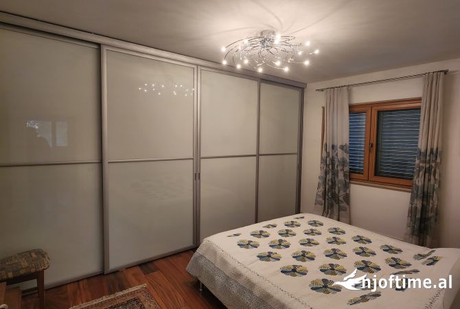 Shtepi me qera Apartament ne Tirane, 2+1, Mobilimi E mobiluar, Pagesa 900  Euro.