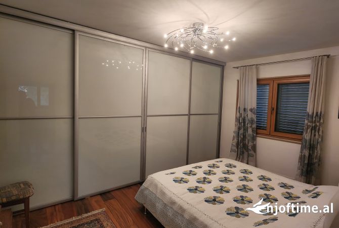 Shtepi me qera Apartament ne Tirane, 2+1, Mobilimi E mobiluar, Pagesa 900  Euro.