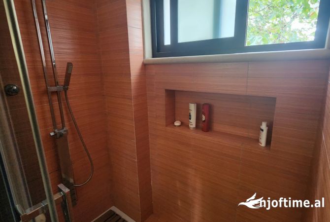 Shtepi me qera Apartament ne Tirane, 2+1, Mobilimi E mobiluar, Pagesa 900  Euro.