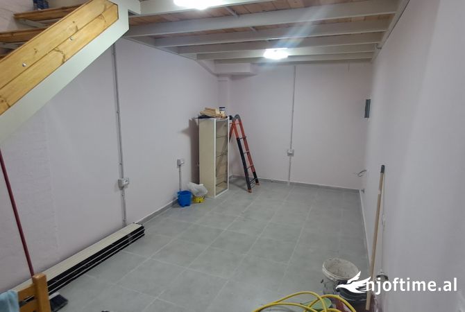 Ambient biznesi me qera 1+1 ne Tirane - 30,000 Leke