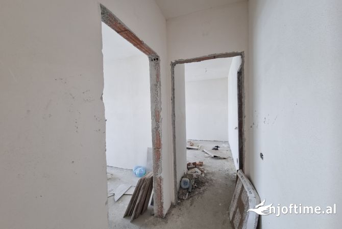 Shtepi ne shitje Apartament ne Tirane, 2+1, Mobilimi Bosh, pa mobiluar, Pagesa 139,000  Euro.