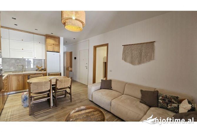 Shtepi ne shitje Apartament ne Durres, 2+1, Mobilimi E mobiluar, Pagesa 230,000  Euro.