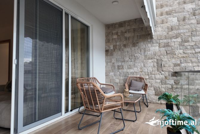 Shtepi ne shitje Apartament ne Durres, 2+1, Mobilimi E mobiluar, Pagesa 230,000  Euro.