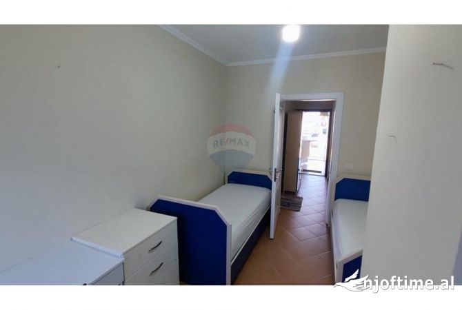 Shtepi ne shitje Apartament ne Tirane, 2+1, Mobilimi E mobiluar, Pagesa 135,000  Euro.