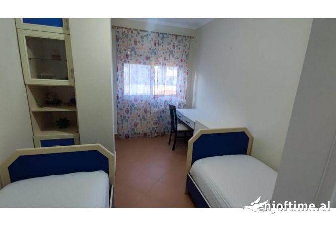 Shtepi ne shitje Apartament ne Tirane, 2+1, Mobilimi E mobiluar, Pagesa 135,000  Euro.