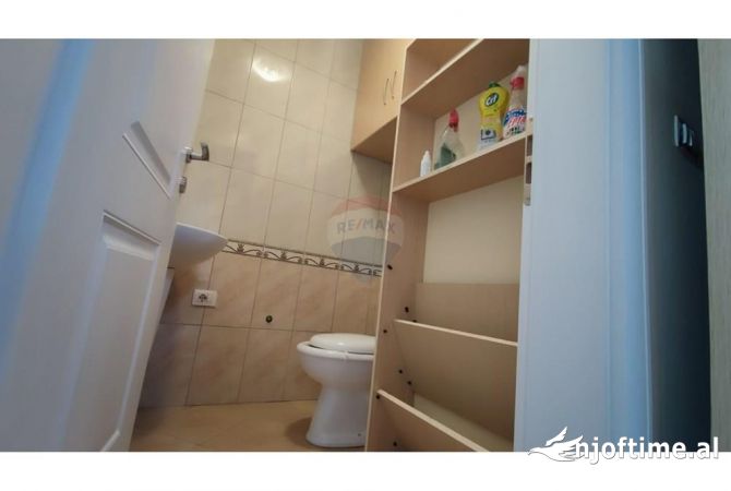 Shtepi ne shitje Apartament ne Tirane, 2+1, Mobilimi E mobiluar, Pagesa 135,000  Euro.