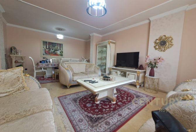 Shtepi ne shitje Apartament ne Durres, 4+1, Mobilimi Pjeserisht e mobiluar, Pagesa 270,000  Euro.