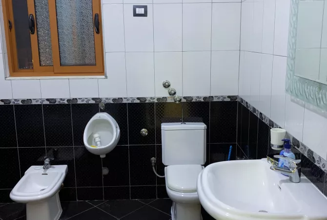 Shtepi me qera Shtepi Private ne Tirane, 1+1, Mobilimi E mobiluar, Pagesa 45,000  Leke.