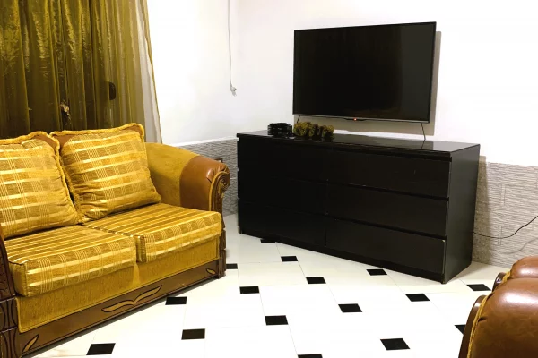 Shtepi me qera Shtepi Private ne Tirane, 1+1, Mobilimi E mobiluar, Pagesa 40,000  Leke.