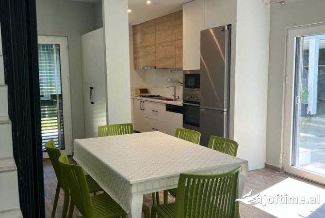 Shtepi ne shitje Vila Luksoze ne Kavaje, 1+1, Mobilimi E mobiluar, Pagesa 450,000  Euro.