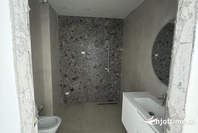 Shtepi me qera 1+1 ne Tirane - 1,200 Euro