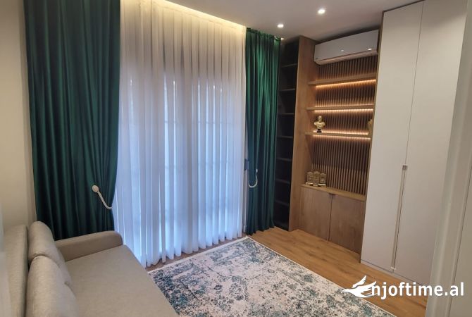 Shtepi ne shitje Apartament ne Tirane, 3+1, Mobilimi E mobiluar, Pagesa 215,000  Euro.