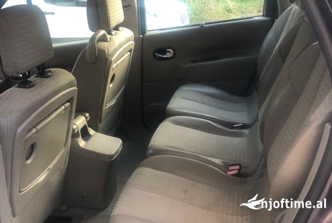 Makina ne shitje ne Tirane - 1,700 Euro