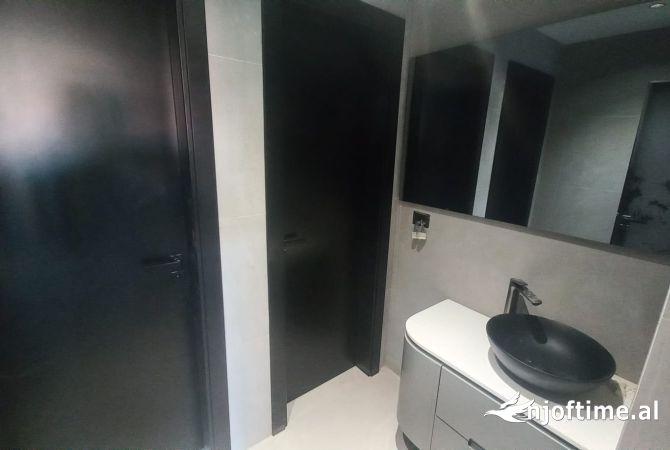 Ambient biznesi me qira afer spitalit Amerikan 2