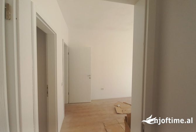 Shtepi ne shitje Apartament ne Tirane, 1+1, Mobilimi Bosh, pa mobiluar, Pagesa 184,000  Euro.