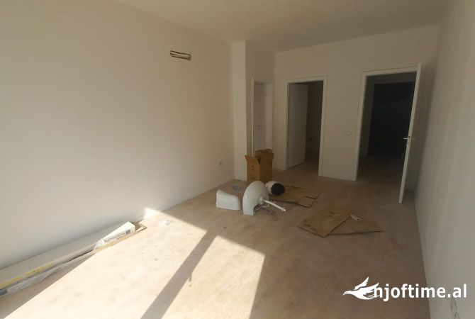 Shtepi ne shitje Apartament ne Tirane, 1+1, Mobilimi Bosh, pa mobiluar, Pagesa 184,000  Euro.