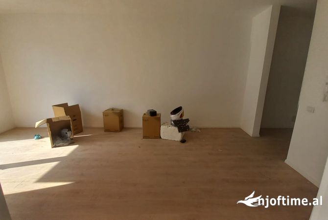 Shtepi ne shitje Apartament ne Tirane, 2+1, Mobilimi Bosh, pa mobiluar, Pagesa 278,000  Euro.