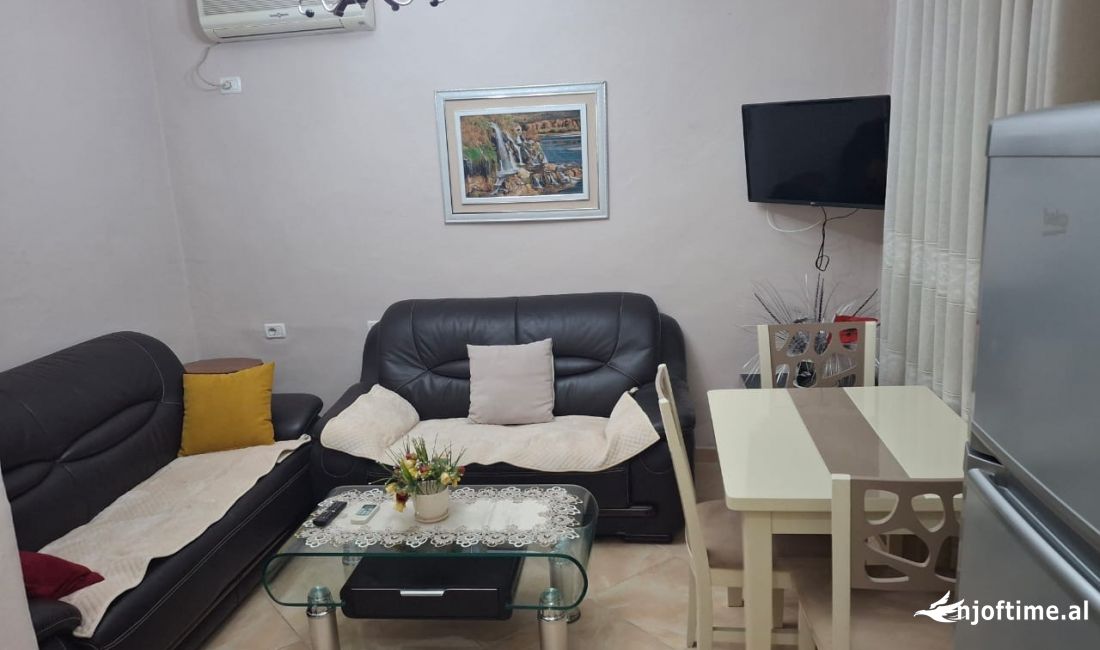 Shtepi me qera Apartament ne Tirane, 1+1, Mobilimi E mobiluar, Pagesa 450  Euro.