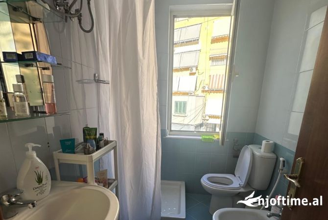 Shtepi ne shitje Apartament ne Tirane, 4+1, Mobilimi E mobiluar, Pagesa 210,000  Euro.