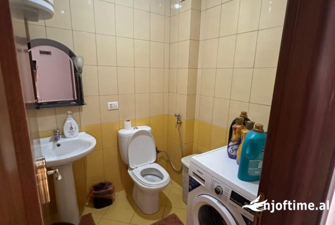 Shtepi ne shitje Apartament ne Tirane, 4+1, Mobilimi E mobiluar, Pagesa 210,000  Euro.
