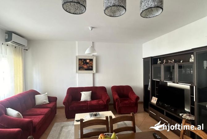 Shtepi ne shitje Apartament ne Tirane, 4+1, Mobilimi E mobiluar, Pagesa 210,000  Euro.