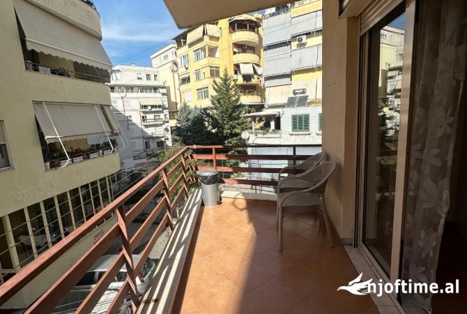 Shtepi ne shitje Apartament ne Tirane, 4+1, Mobilimi E mobiluar, Pagesa 210,000  Euro.